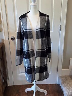 Apt 9 Shacket Cardigan Womens Size M Plaid Black Pockets Sweater Coat Open Front
